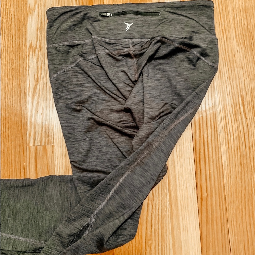 Cropped old navy mid rise activewear leggings - Picture 2 of 4